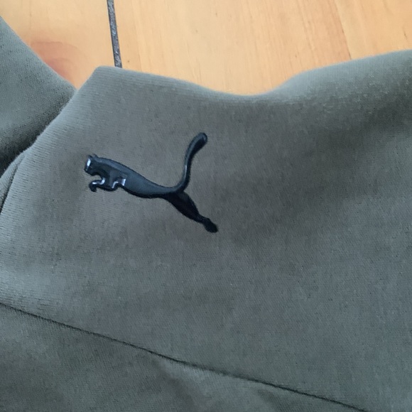 Puma olive green hooded sweatshirt with pockets. - Picture 4 of 6